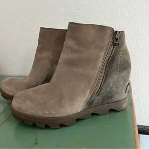 Sold out suede green/grey Joan of Arctic Wedge Sorel booties